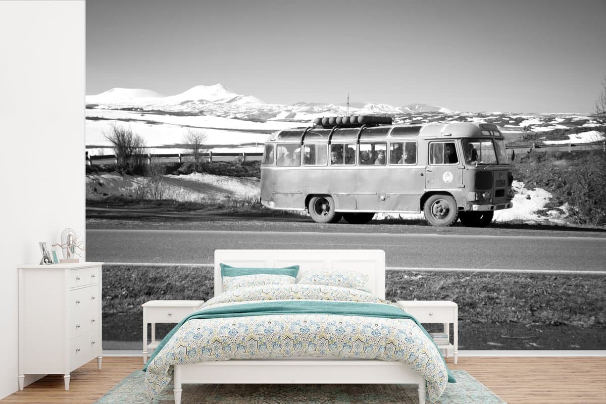 Behang - Fotobehang Vintage bus in Armenië - zwart wit - Breedte 330 cm x hoogte 220 cm