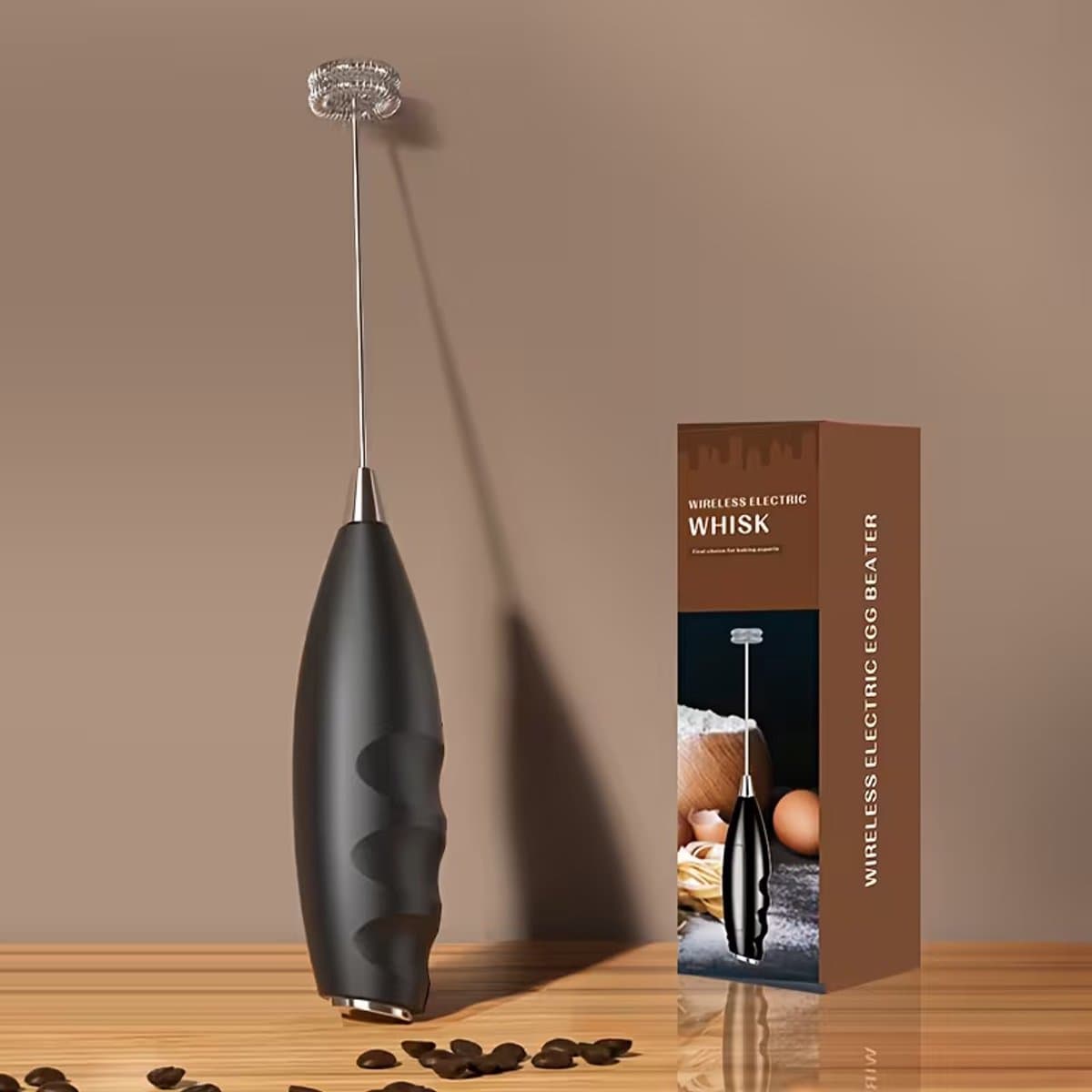 Melkopschuimer en koffiemixer met één opzetstuk – snoerloze elektrische keukenmachine met roestvrijstalen opzetstuk voor het snel opschuimen van melk voor koffie, thee en gebak, werkt op AA-batterijen (2 batterijen niet inbegrepen) – zwart