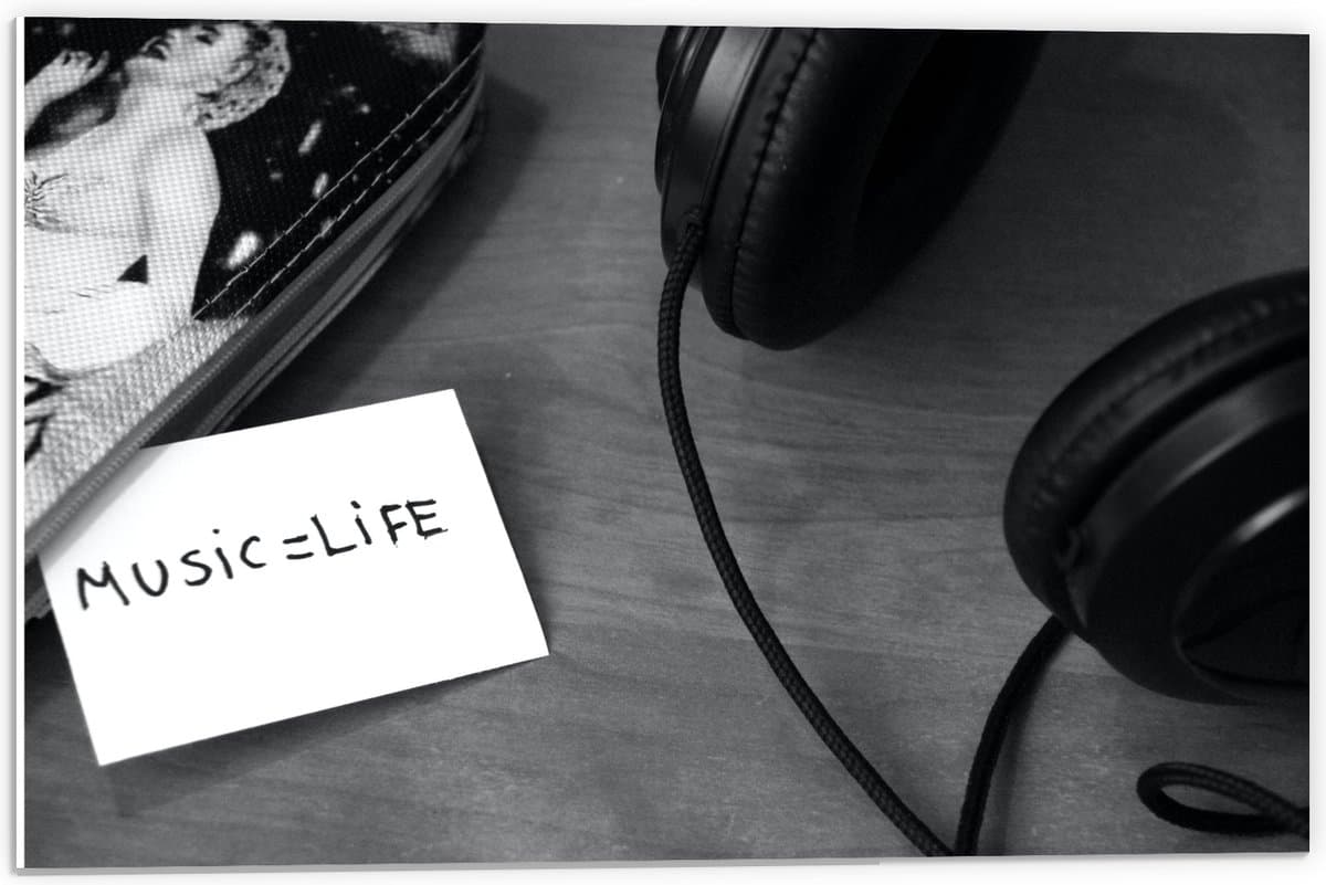 PVC Schuimplaat - Koptelefoon met Aantekening ''Music = Life'' (Zwart- wit) - 60x40 cm Foto op PVC Schuimplaat (Met Ophangsysteem)