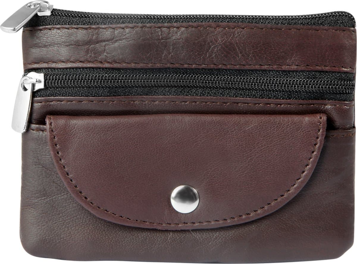 Deze praktische soepel leren sleuteletui komt altijd van pas. Er is ruimte voor sleutels, muntgeld, bonnetjes of pasjes in verschillende vakjes waardoor deze etui ook als kleine portemonnee kan worden gebruikt. Voor uzelf of Bestel Een Kado