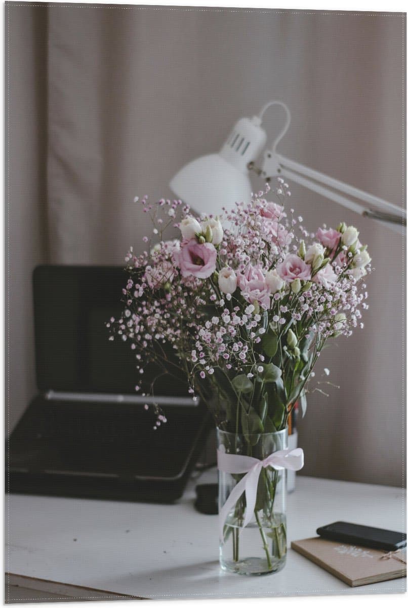Vlag - Bloemen - Boeket - Water - Strik - Lamp - Telefoon - Bureau - Laptop - 50x75 cm Foto op Polyester Vlag