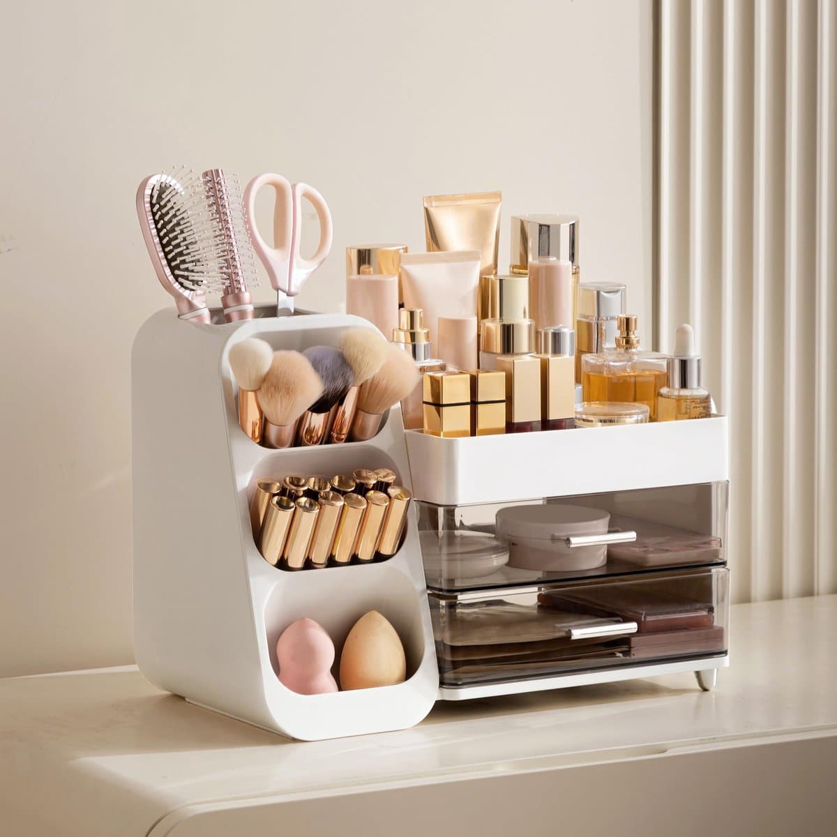 Make-up organizer (met make-upborstelhoarder) – Geschikt voor kaptafel – Grote kunststof badkameropberger voor aanrechtblad – Opbergen van huidverzorgingsproducten – Gemakkelijk te gebruiken voor lippenstiften, parfums en oogschaduwpaletten – Wit