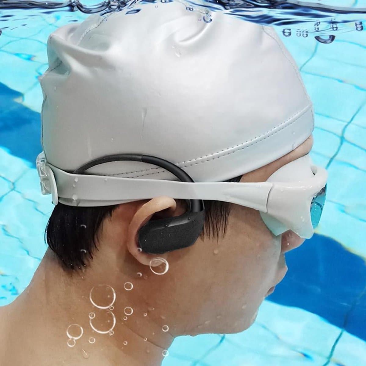 Waterdichte MP3 speler - Muziekspeler met koptelefoon - Zwemmen en sport - Bluetooth connectiviteit - 32GB opslag - Zwart