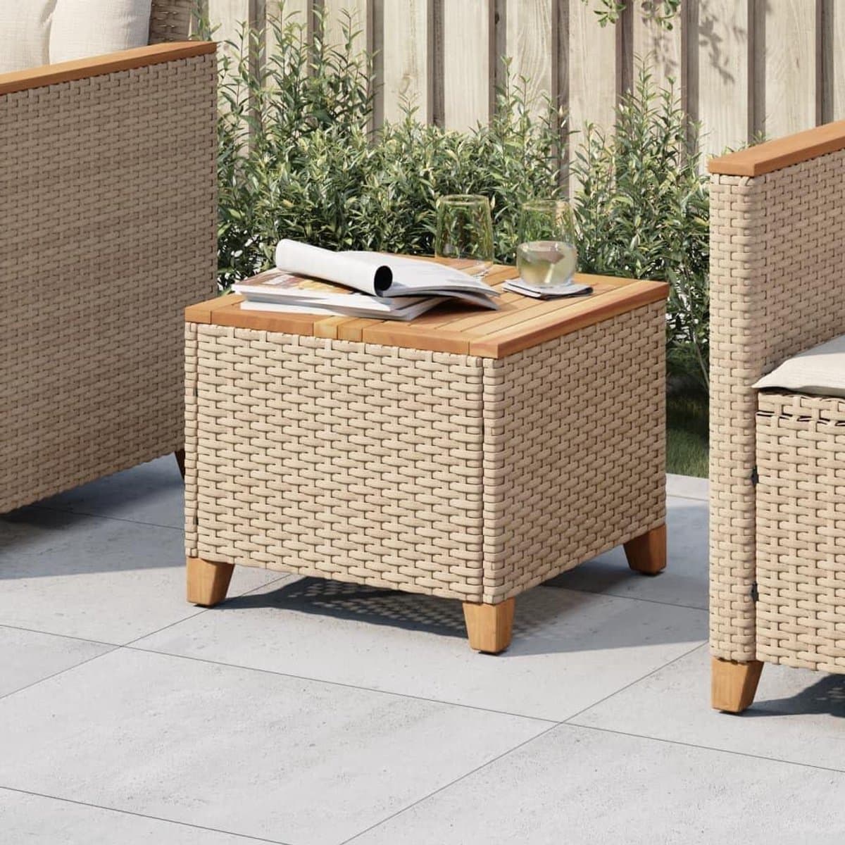 Tuintafel Poly Rotan - Balkontafel Outdoor - Buiten Zitten - Acacia Hout Tabletop - 45x45x37 cm - Beige