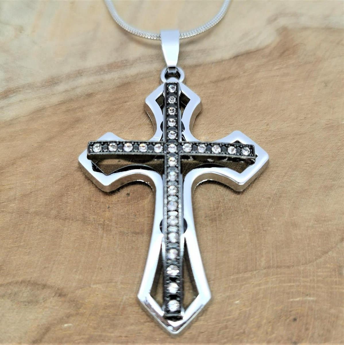 Kruis hanger, Kruis op Kruis, strass, zilverkleurig met metallic zwart.