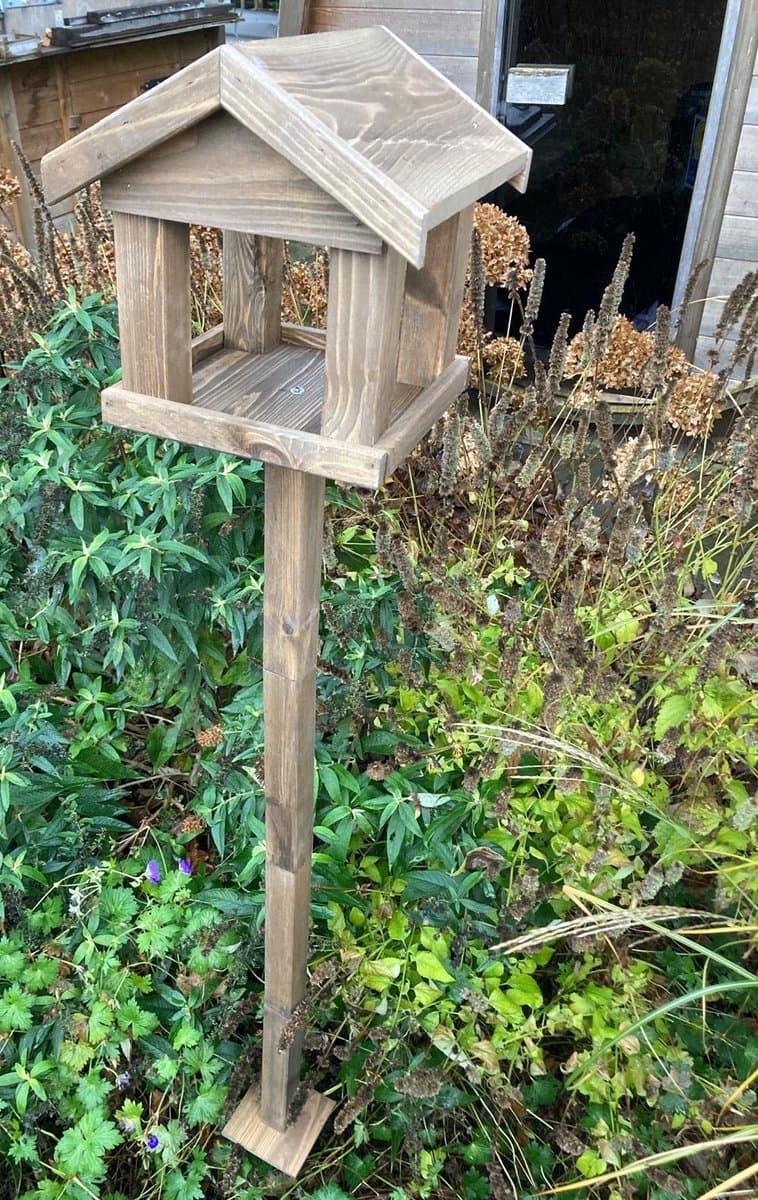 GARDEN SPIRIT Vogelvoederhuisje - op paal - 162 x 27 x 27 cm. - Bruin