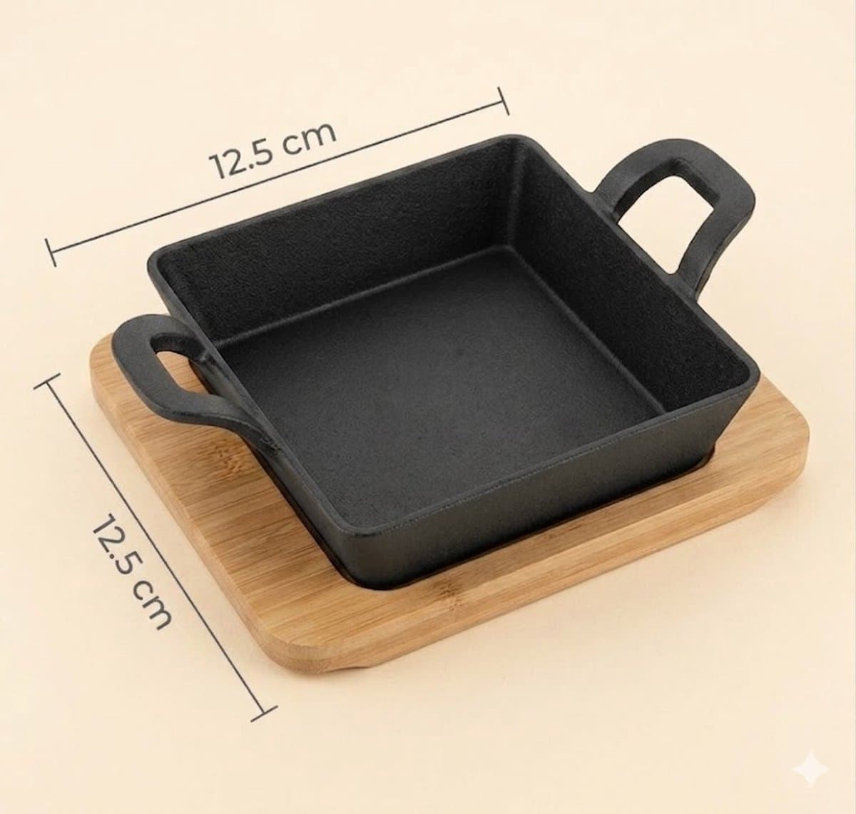 M.T.C© Gietijzeren pannetje-12.5 cm-Kleine vierkante pan-Serveerpan-Houten onderzetter-Kamado-Dutch oven-BBQ-Grill