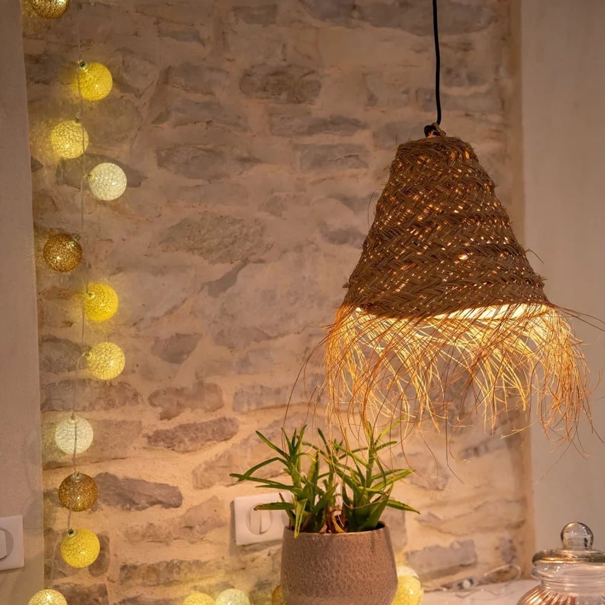 Radiance LED lichtsnoer met 16 katoenen decoratieve bollen - Guirled – USB – met afstandbediening - lampionnen - lichtslinger