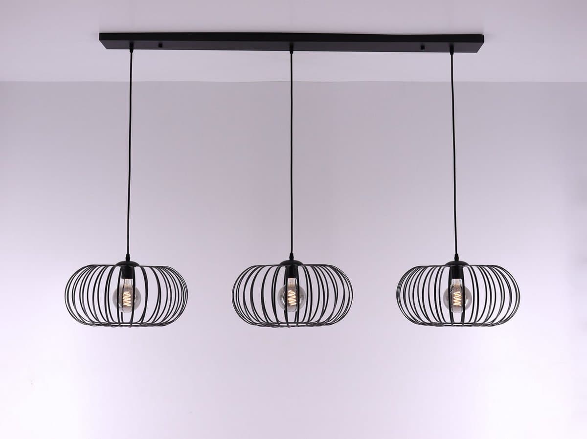 Hanglamp zwart met 3 zwarte opengewerkte hangers