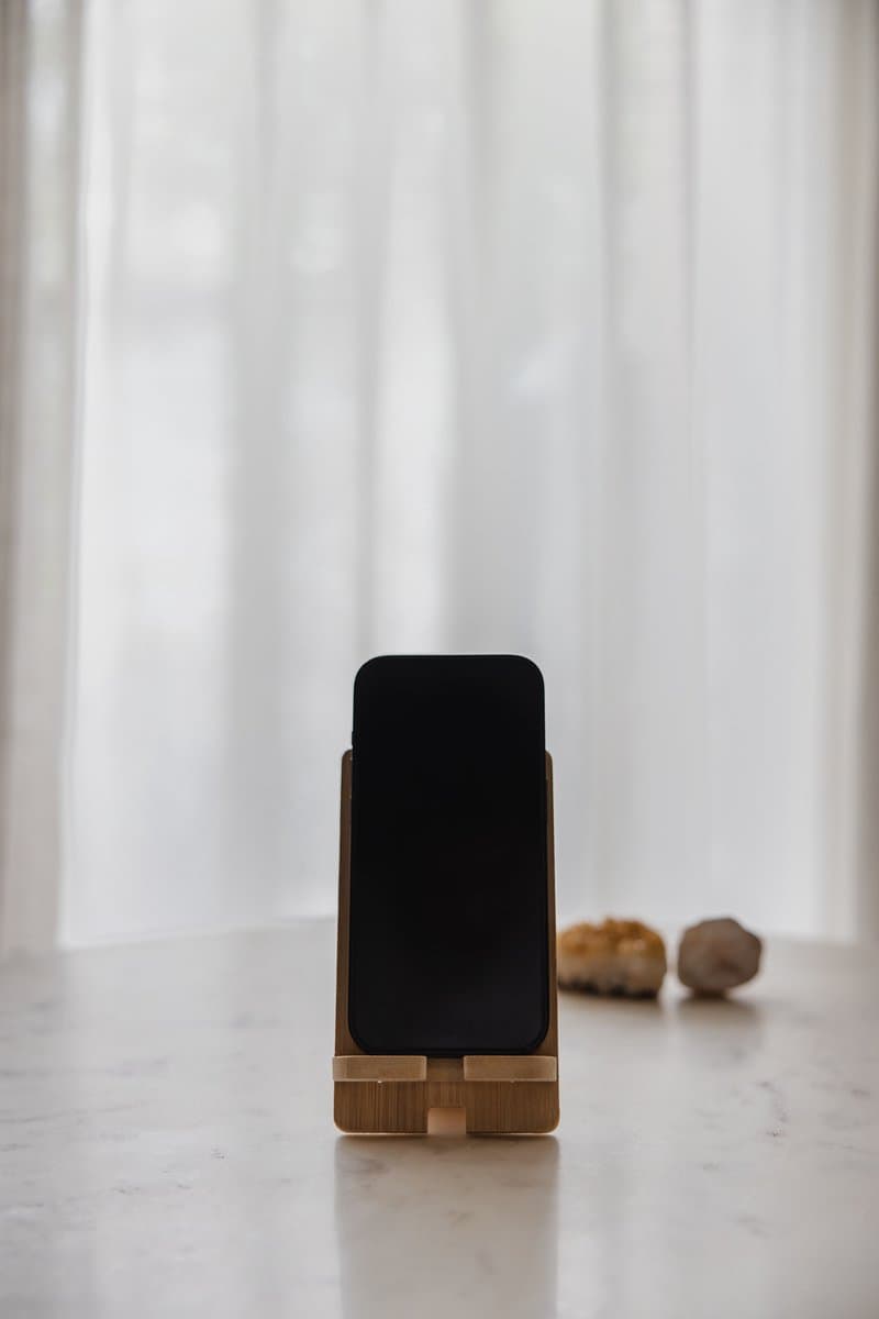 Telefoonhouder - telefoonhouder bureau - telefoon standaard - tablet standaard - tablethout - telefoon houder - telefoonstandaard - telefoon houder bureau - hout - bamboe - hoogwaardige kwaliteit