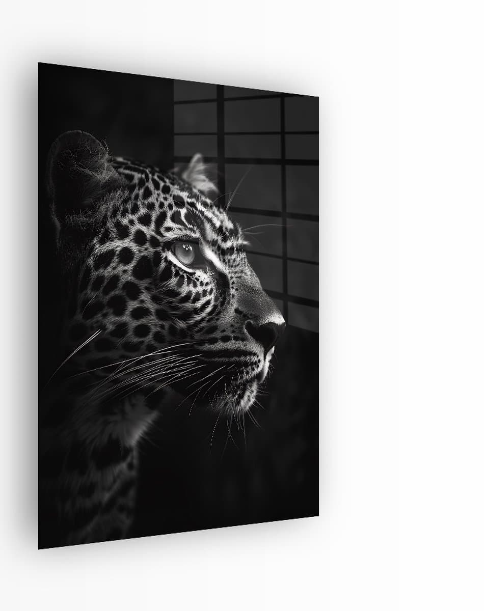 Indoorart - Glasschilderij Kijkende Luipaard 80x120 CM - Afbeelding op plexiglas - Inclusief montagemateriaal