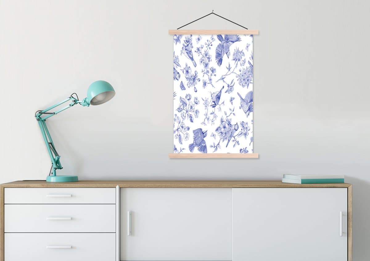 Posterhanger incl. Poster 60x90 cm - Schoolplaat - Bloemen - Vogels - Blauw - Textielposter - Blanke latten