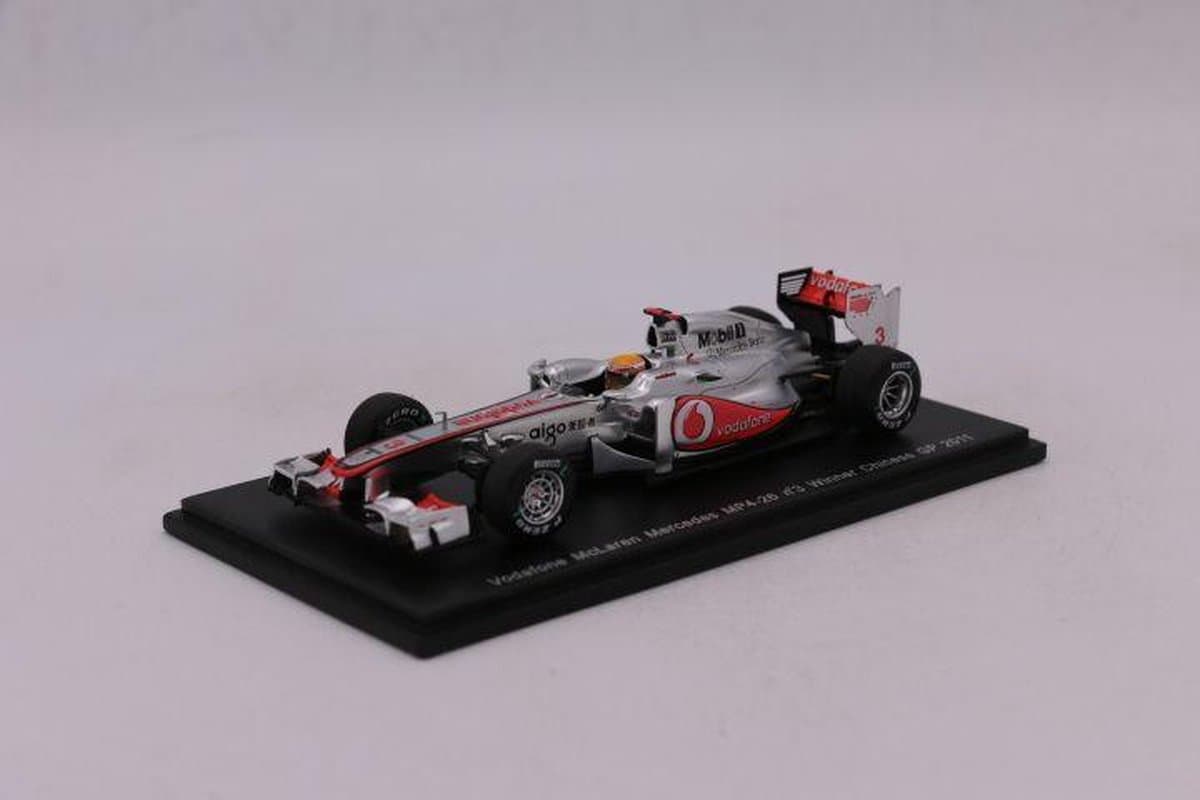 1:43 Diecast Modelcar McLaren Mercedes MP4/26 #3 Chinese GP 2011 Lewis Hamilton Spark modelautos