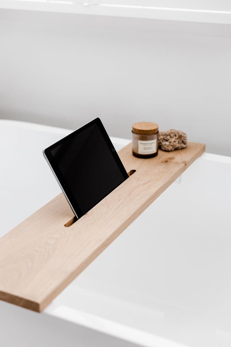 Luxe badplank naturel 80 cm - Badplank eiken - Houten badplank - met tablethouder - Massief Eikenhout - Badplank voor in bad - Scandinavisch