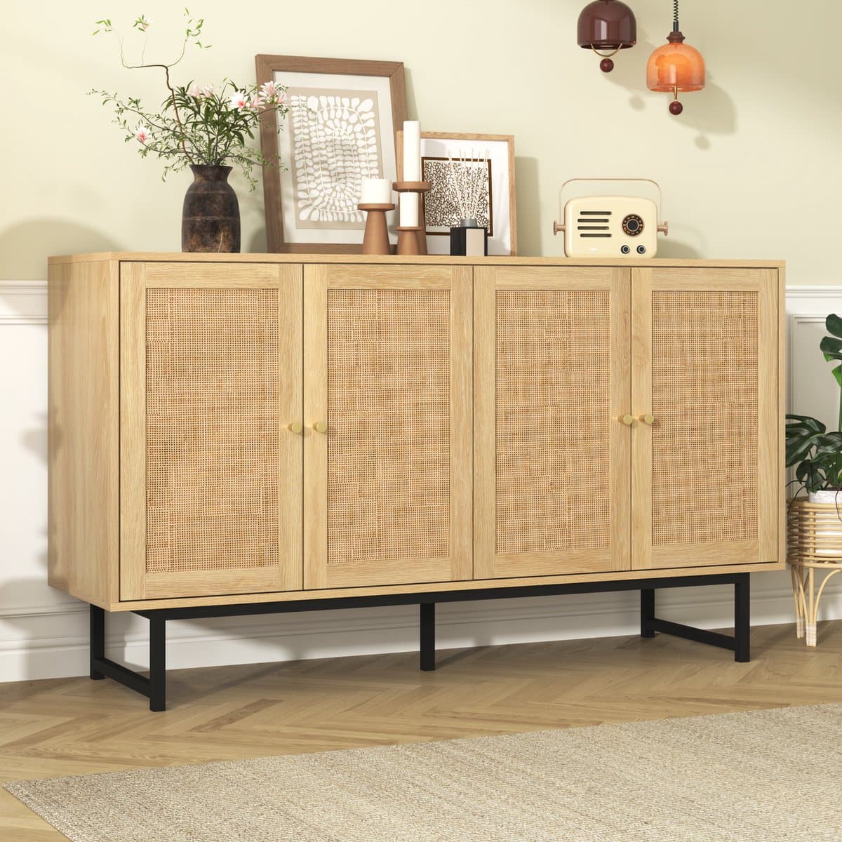 REDOM Sideboard 140×39,5×80 cm – houtlook met echt rattan, 4 deuren, matgouden grepen en 18 cm zwarte poten, opbergruimte