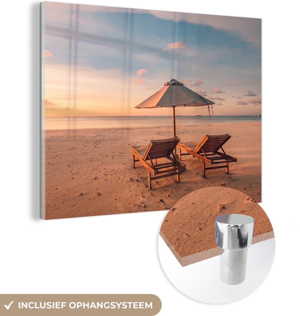 MuchoWow® Glasschilderij 40x30 cm - Schilderij acrylglas - Strand - Ligbed - Parasol - Foto op glas - Muurdecoratie woonkamer - Wanddecoratie slaapkamer - Schilderijen