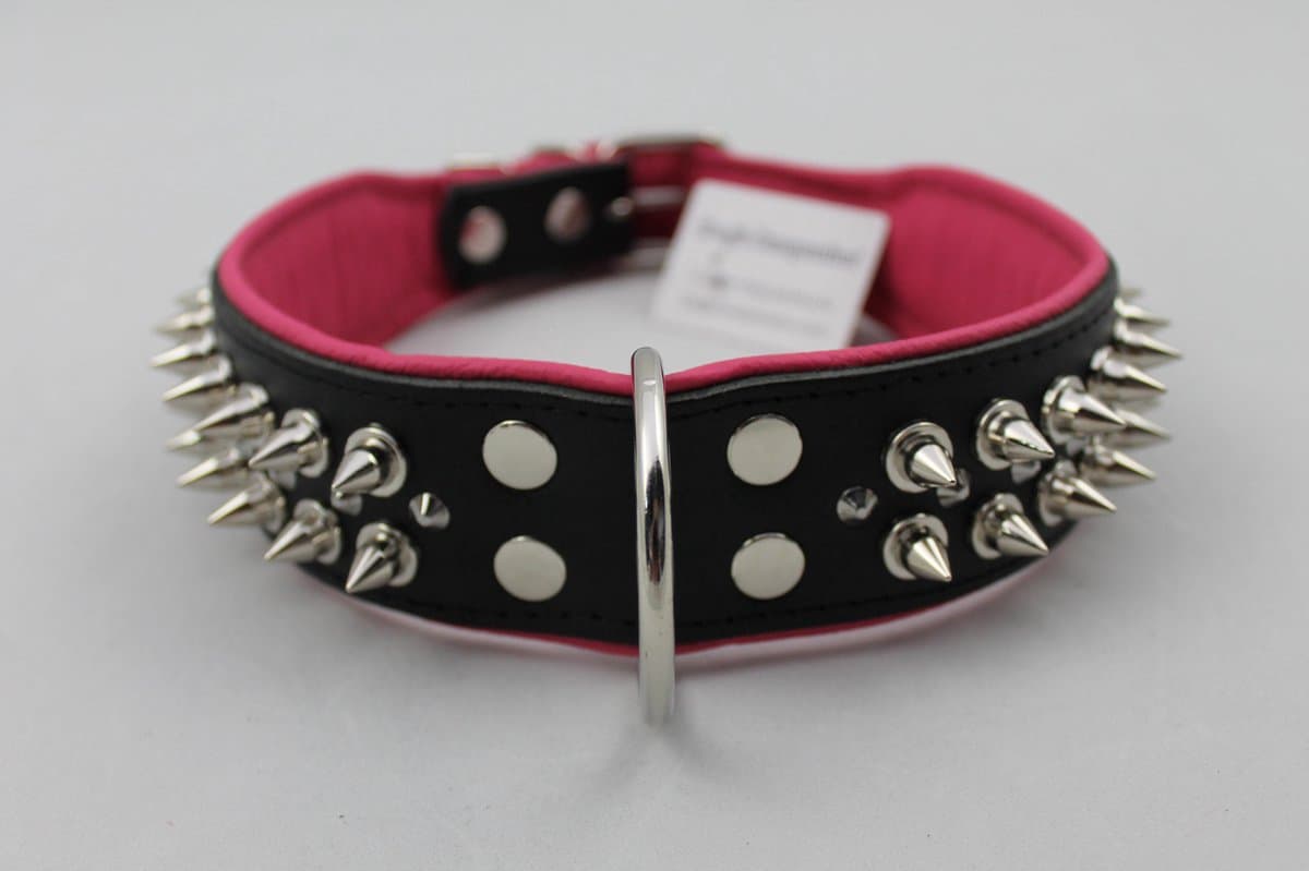 Dog's Companion Leren Halsband - met Spikes - Lengte: 75cm Verstelbaar van: 60-73 cm x 50 mm - Zwart/Roze