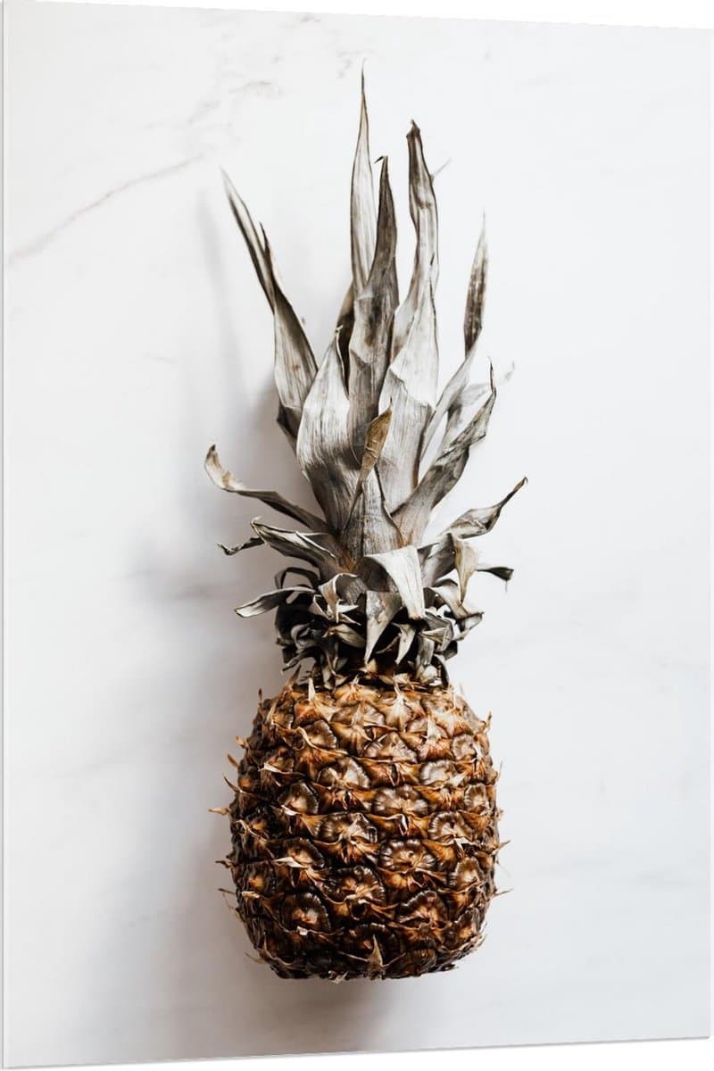 Acrylglas - Gele Ananas op Witte Achtergrond - 80x120cm Foto op Acrylglas (Met Ophangsysteem)