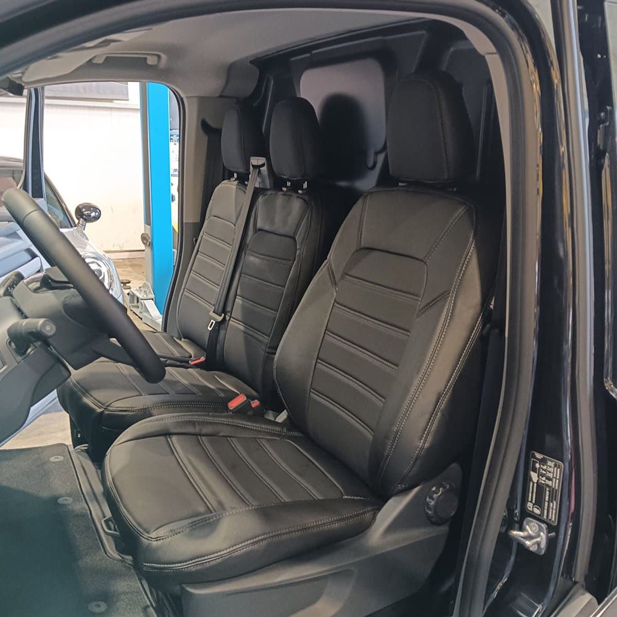 Pasvorm stoelhoezen Volkswagen T7 2022-heden (past op stoel en duobank) - Kunstleer zwart
