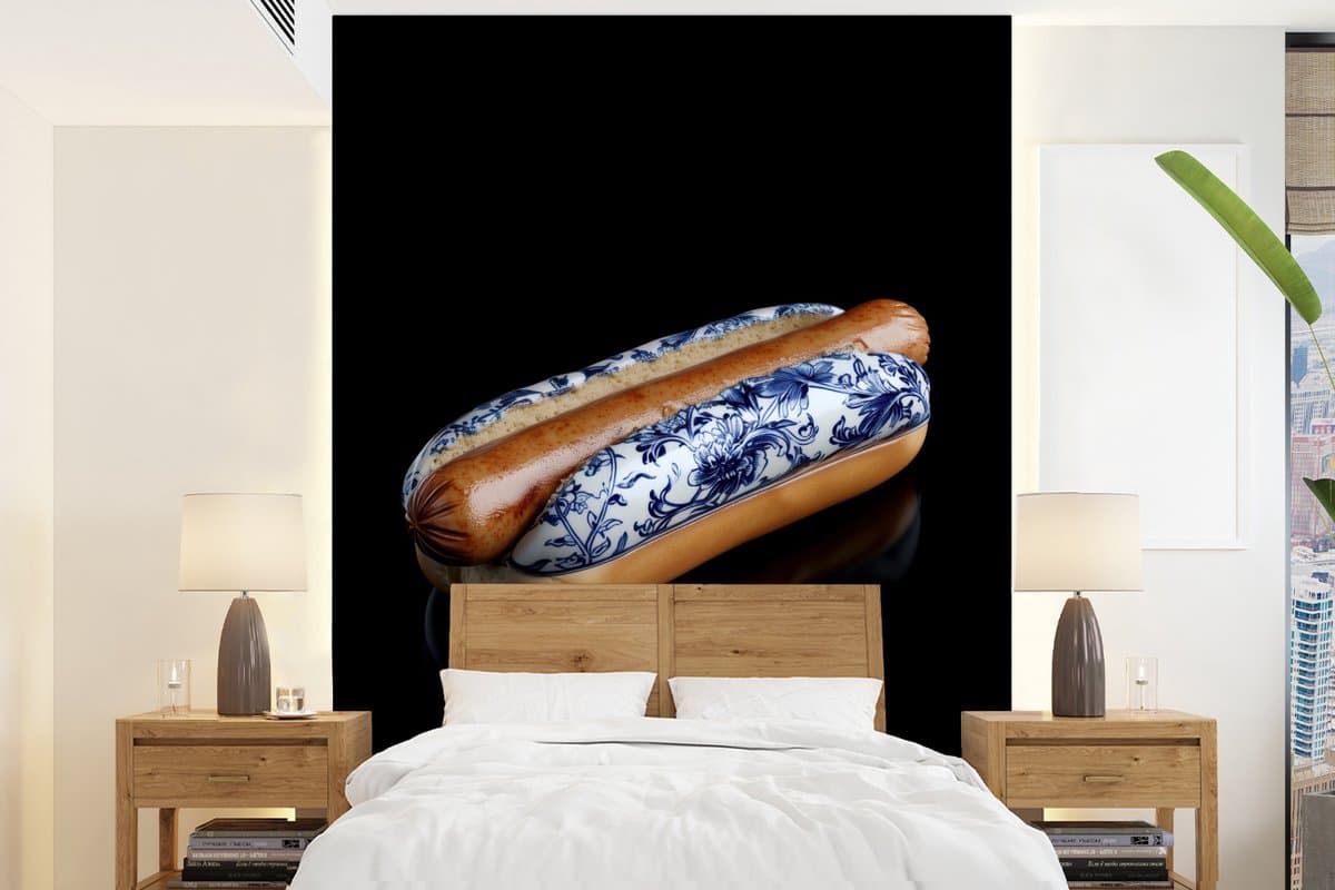 Behang - Fotobehang Hotdog - Porselein - Delfts blauw - Eten - Breedte 165 cm x hoogte 220 cm
