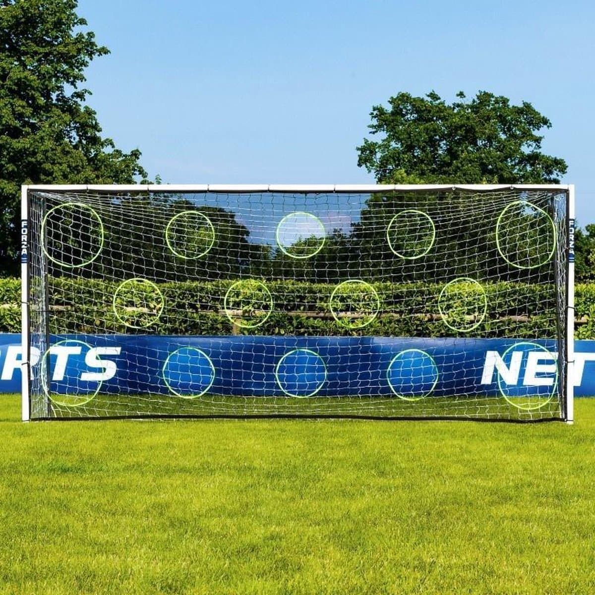 Doelwand net met ronde gaten - Doelwand - 5mx2m - 4 grote en 10 kleine gaten - Voetbal trainingsmateriaal