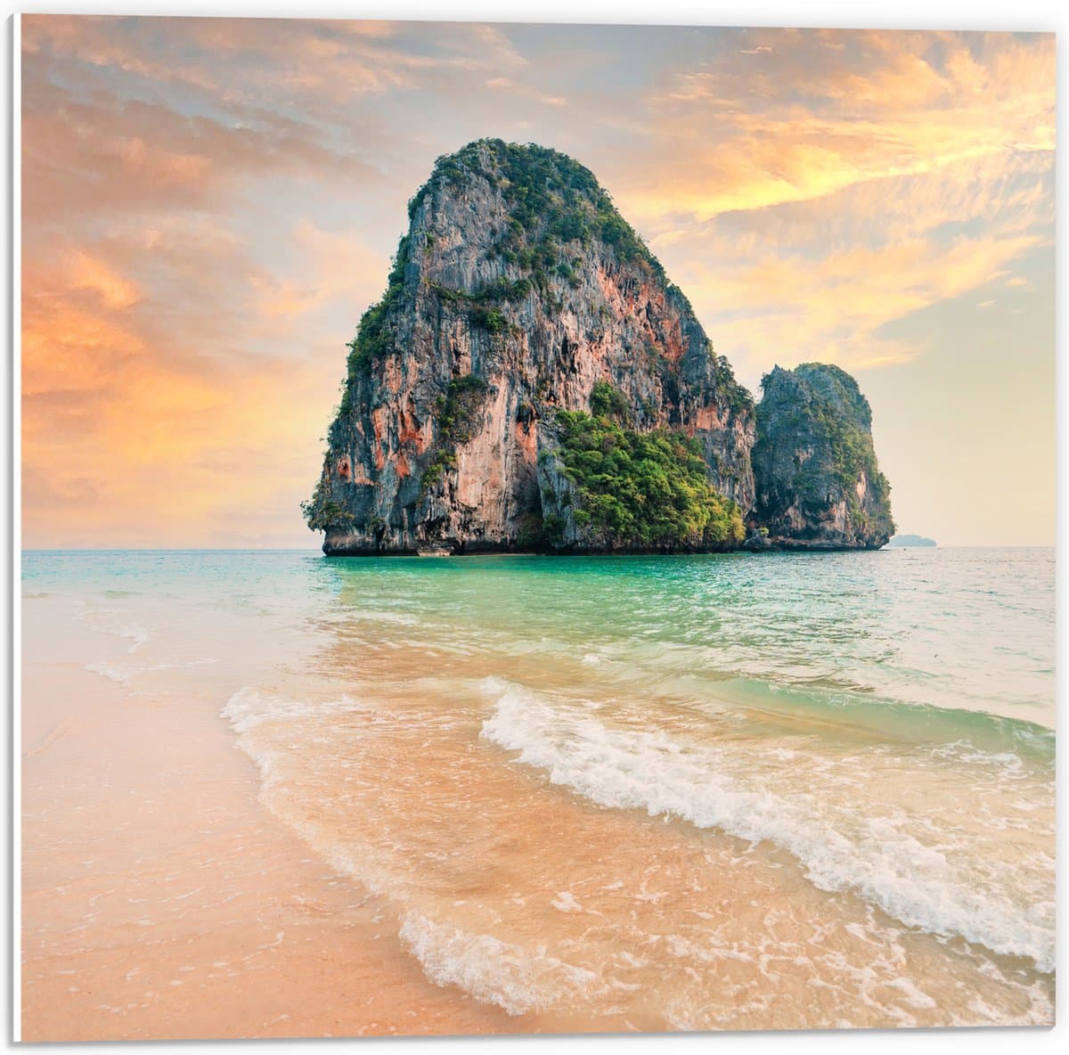 PVC Schuimplaat- Grote Rots in Water van Phra nang Cave Beach - 50x50 cm Foto op PVC Schuimplaat