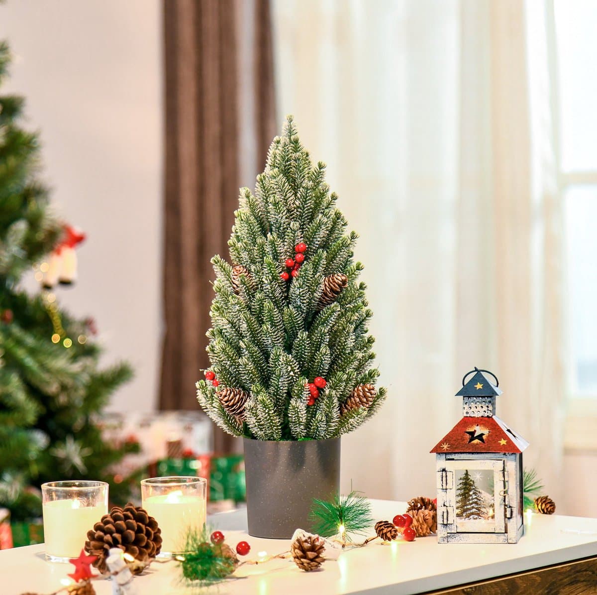 COVREO Kunstkerstboom 47 cm groen, kunststof met sneeuw, bessen en voet