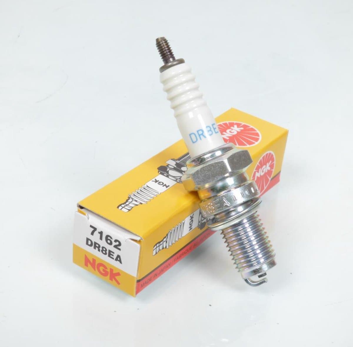 Bougie d'allumage NGK pour Scooter Yamaha 250 YP X-MAX 2005 à 2006 Neuf