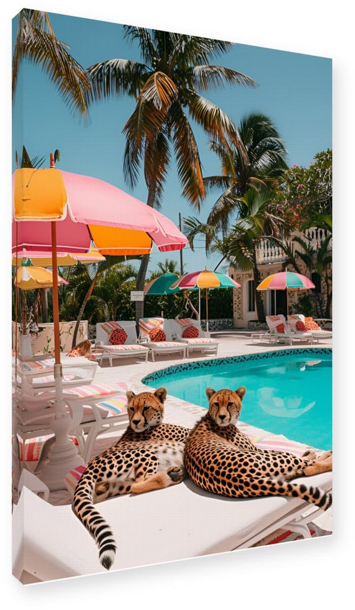 Cheetahs bij Zwembad Schilderij - Canvas op Frame 60x90 cm - Wanddecoratie Dieren Resort Luxe, Twee Cheetahs Ligbed