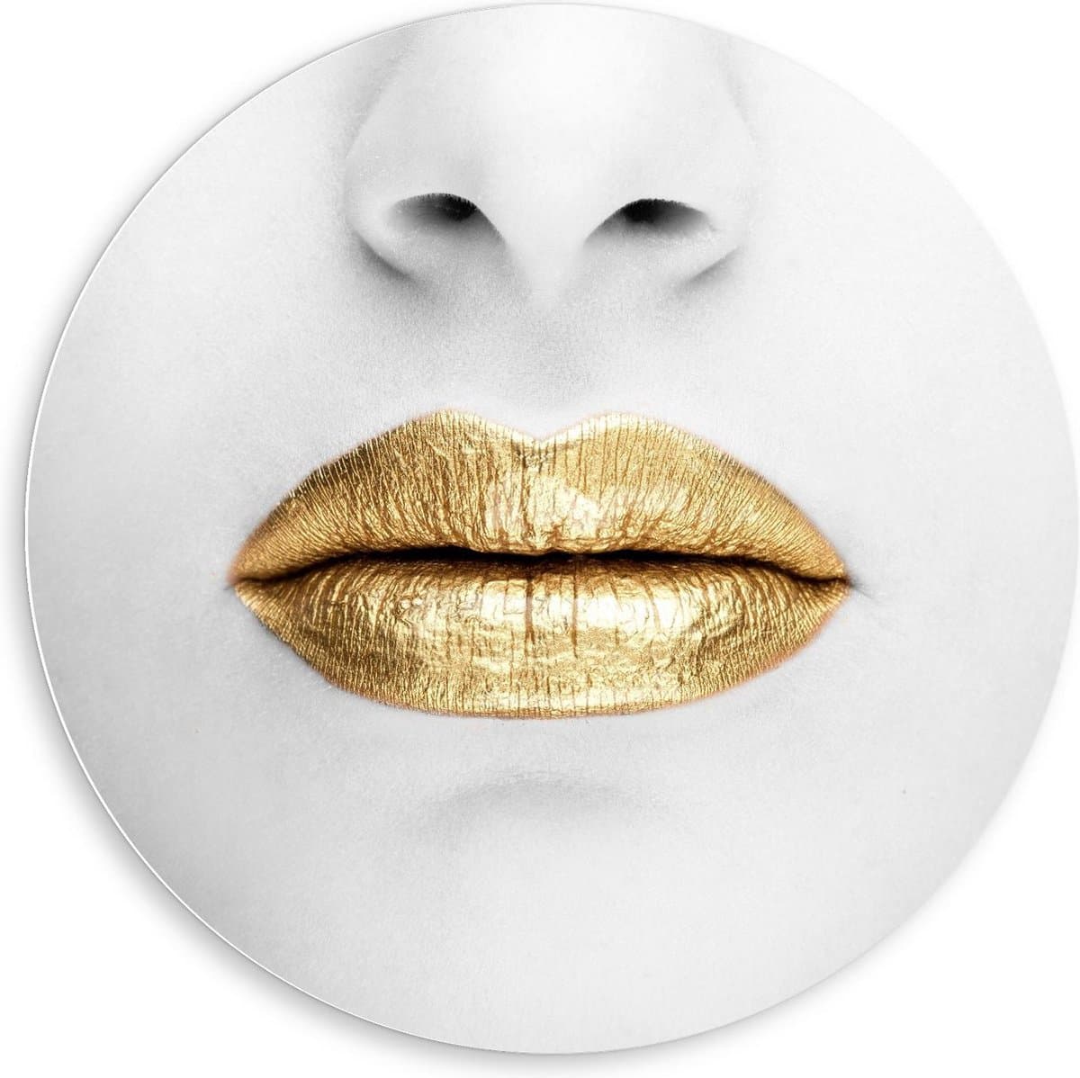 Forex Wandcirkel - Gouden lip op Zwart/Wit Persoon - 80x80cm Foto op Wandcirkel (met ophangsysteem)