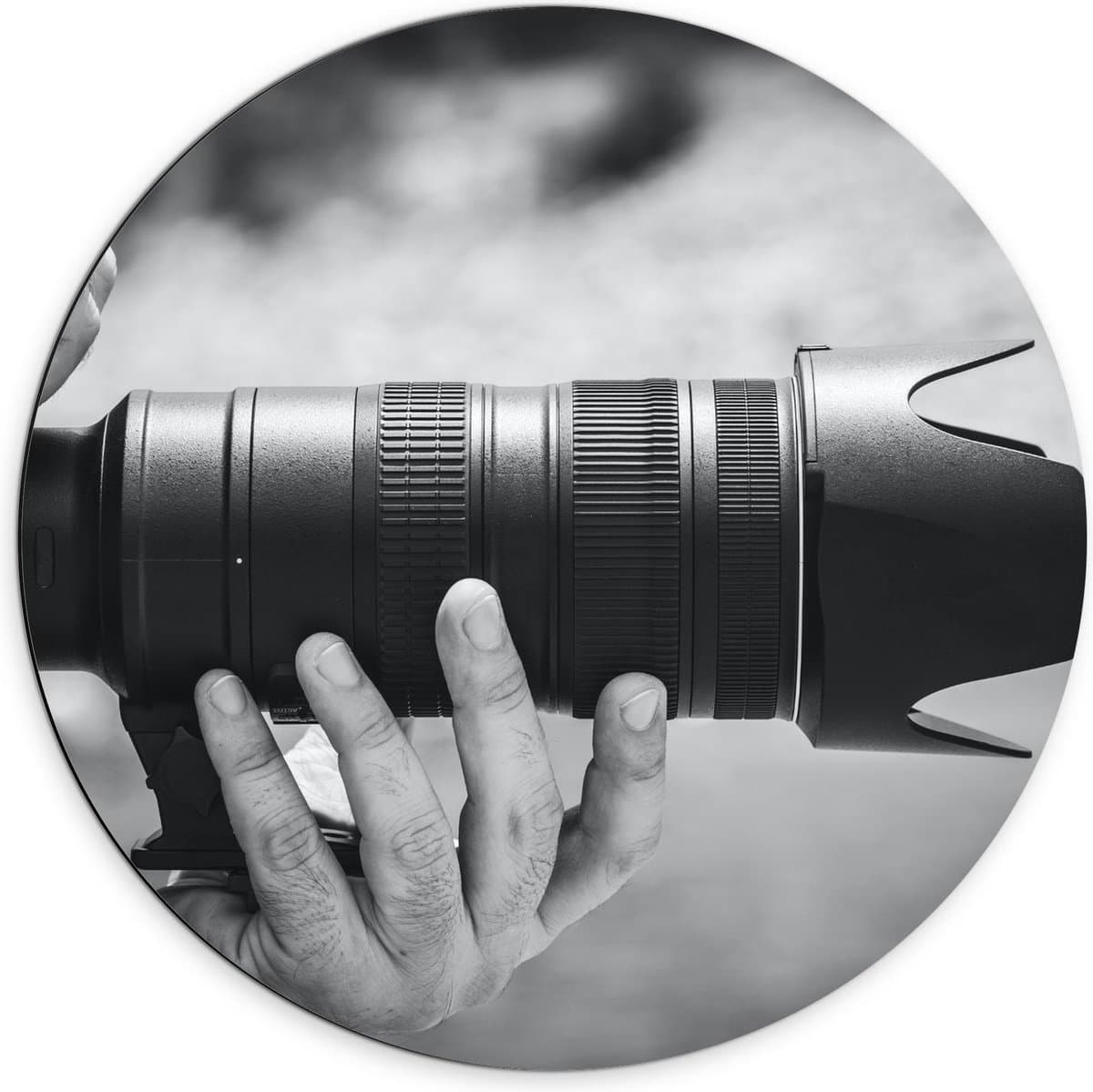 Dibond Wandcirkel - Camera Zijkant (Zwart - Wit) - 70x70cm Foto op Aluminium Wandcirkel (met ophangsysteem)