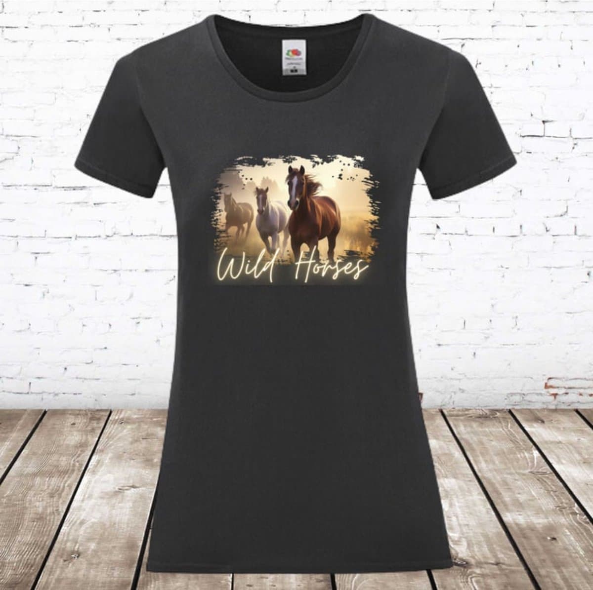 Dames T-shirt Wild horses zwart - L