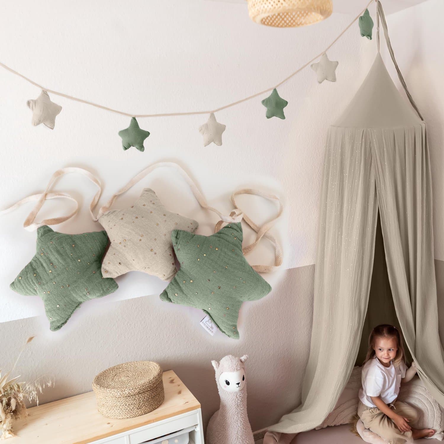 LILIMAUS Sterren slinger kinderkamer met gouden details - stoffen slinger van mousseline katoen - 300 cm - groen en lichtbeige