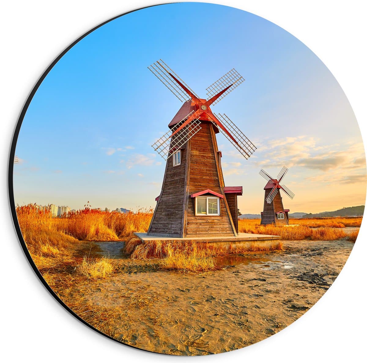 Dibond Muurcirkel - Prachtige Klassieke Molens in Droog Landschap - 20x20 cm Foto op Aluminium Muurcirkel (met ophangsysteem)