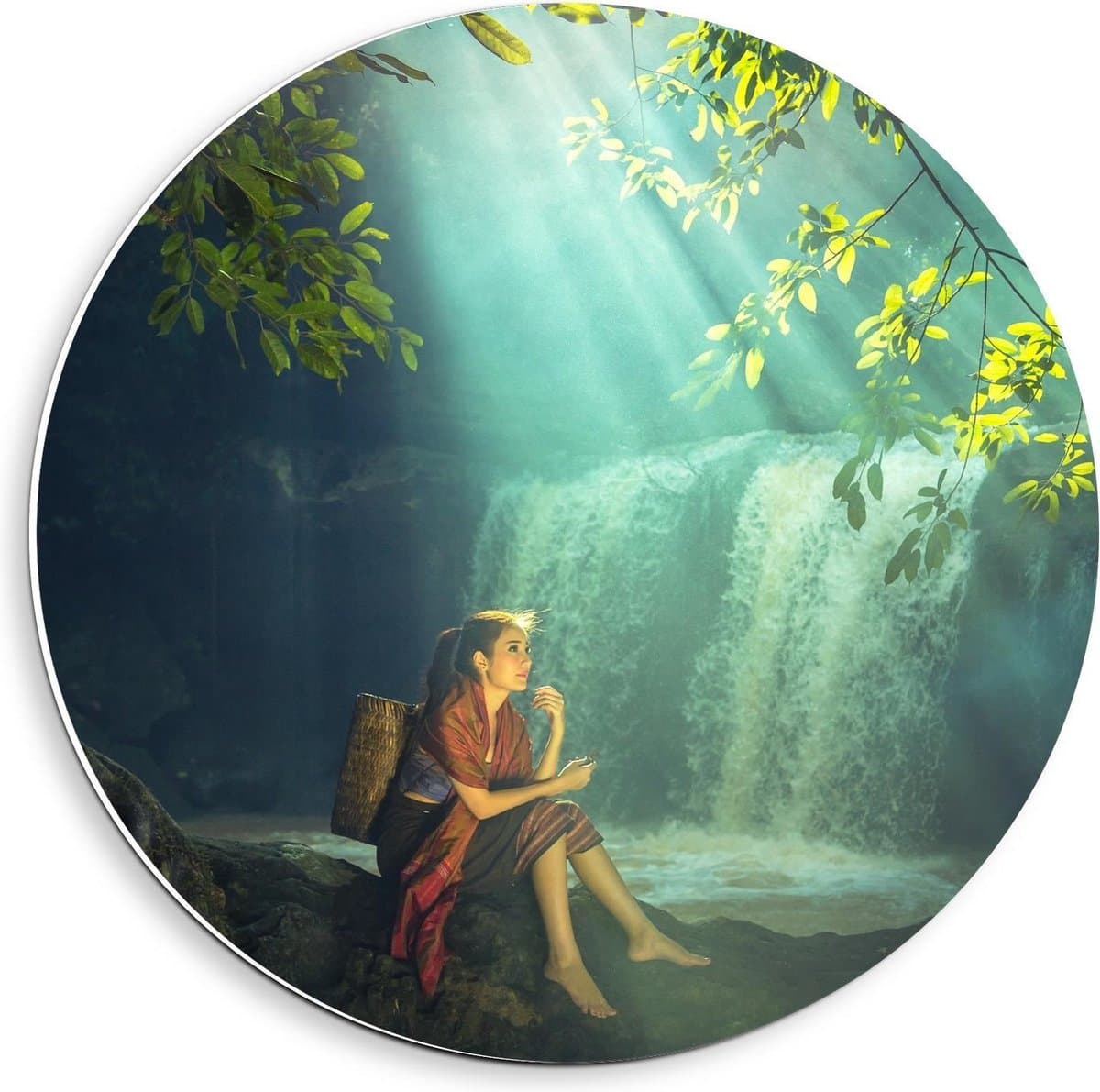 Forex Wandcirkel - Grote Boom bij Waterval - 40x40cm Foto op Wandcirkel (met ophangsysteem)