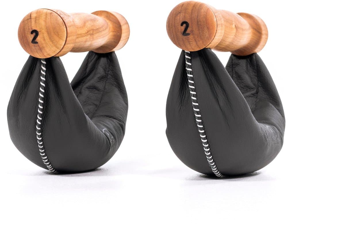 NOHRD Swing Dumbbells Kersen 6kg – Set van 2 – Leren Gewichtszak – Ergonomisch Houten Handgrepen – Functionele Krachttraining