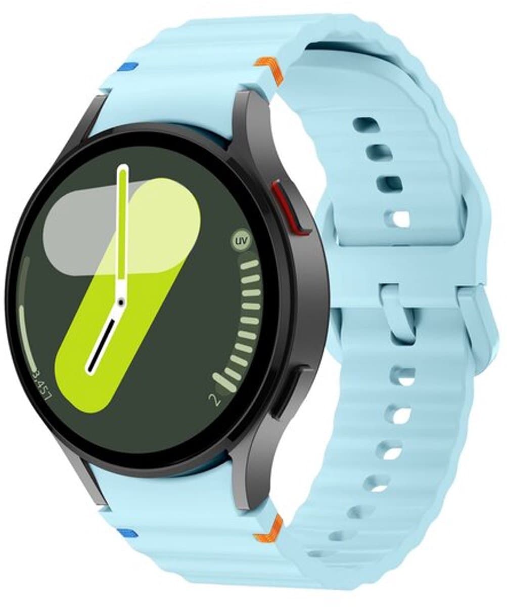 By Qubix - Wave Sportband - Maat: S/M - 20mm - Lichtblauw - Geschikt voor Samsung Galaxy Watch 7 (40 & 44mm) - Galaxy Watch FE - Galaxy Watch 6 - Galaxy Watch 6 Pro - Galaxy Watch 5 - 5 Pro - Galaxy Watch 4 - 4 Classic