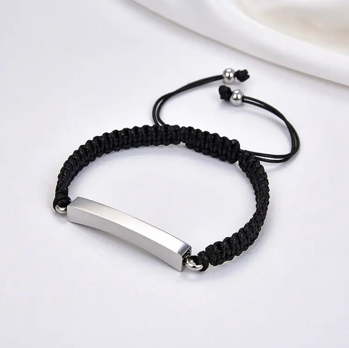 Bedelarmband met ashanger - Urn - Zwart touw - Zilveren bedel