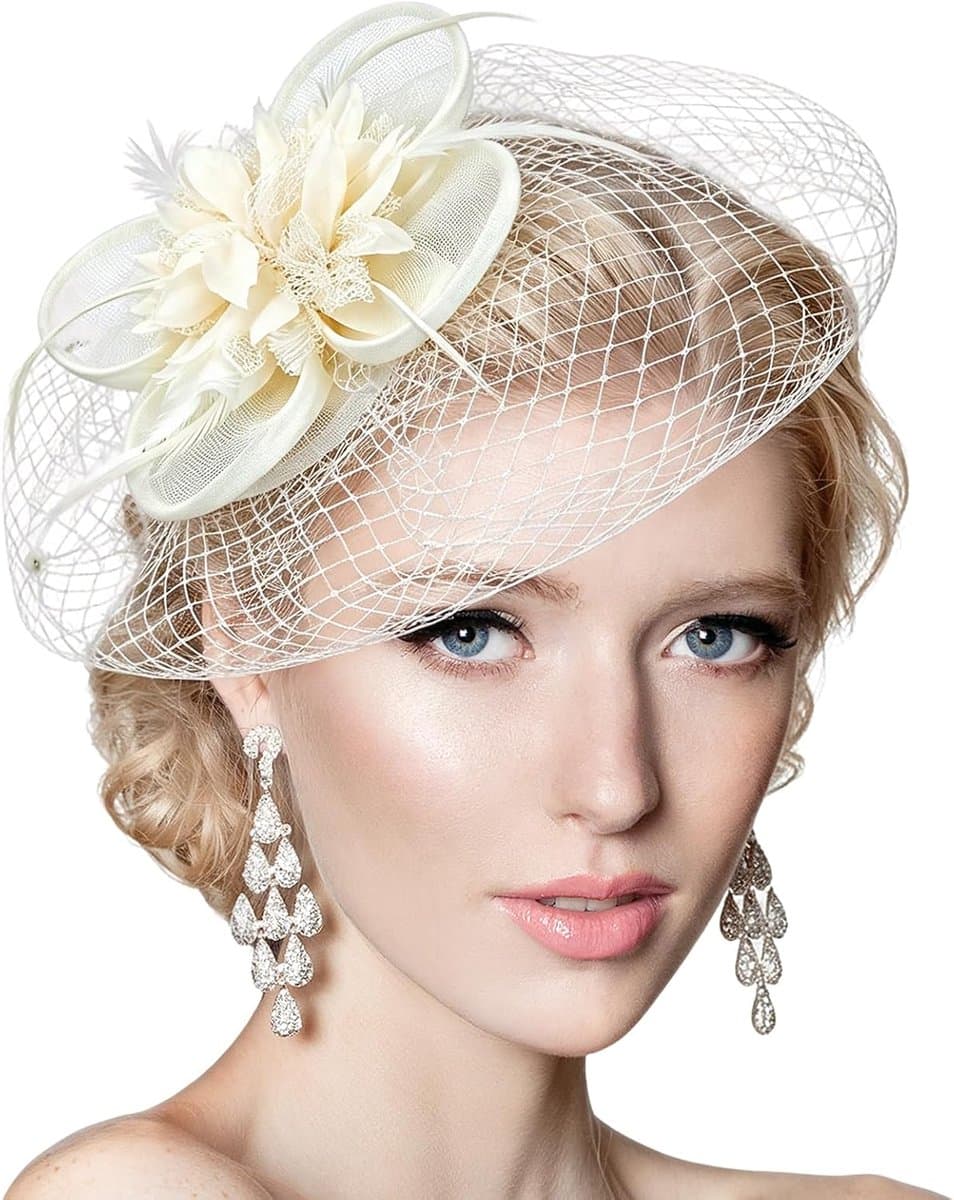 Hoeden met veren en mesh-bloemen, fascinatorhoed voor