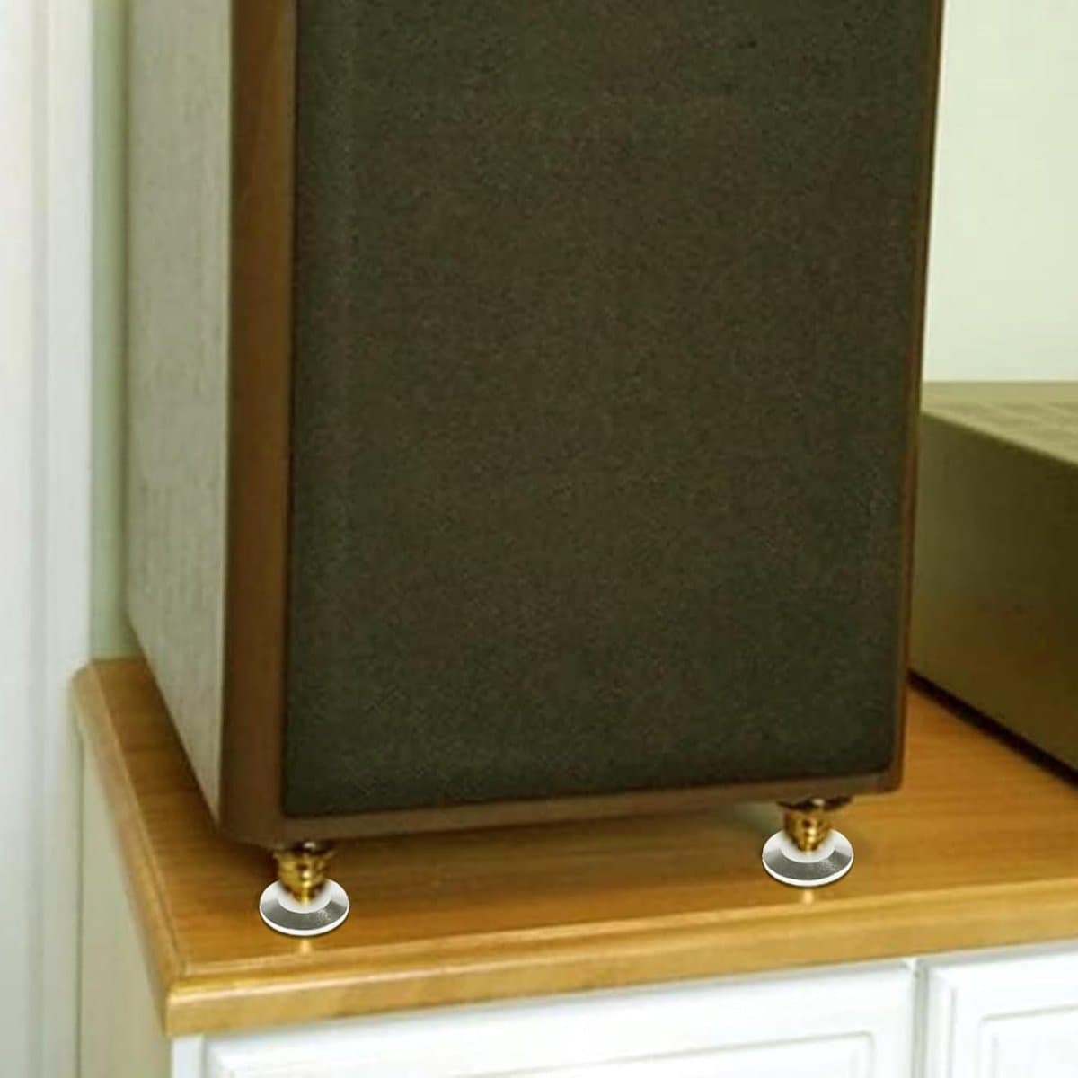 Luidspreker Isolatie Voeten - Speaker Spike Pads - Verbeter Geluidskwaliteit - Trillingsdempend Koper - 2.5 cm - Zilver Wit