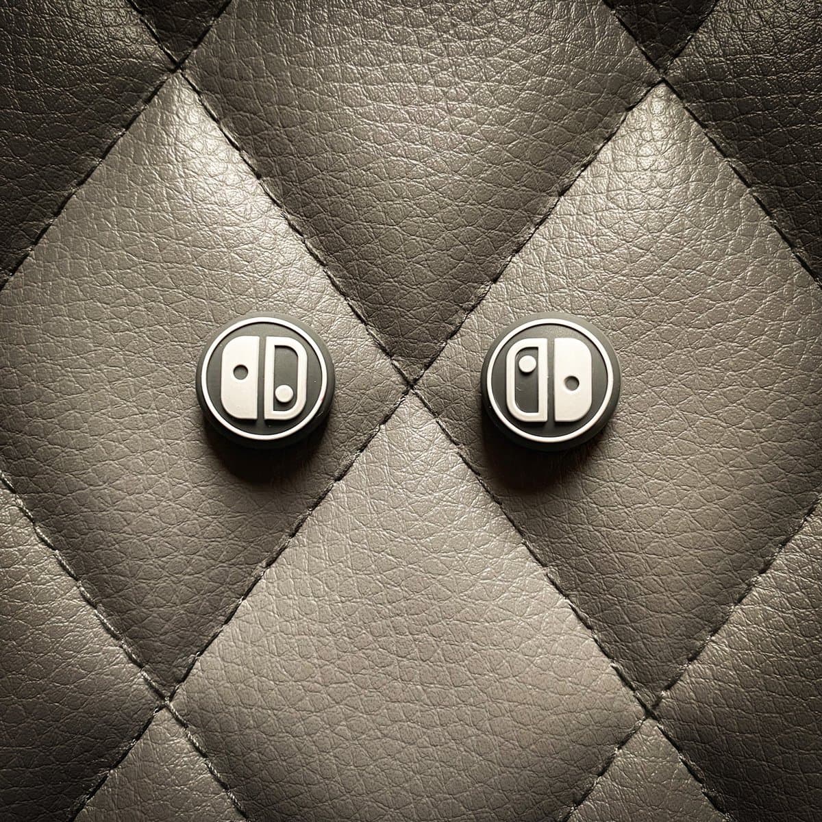 Gaming Thumb Grips - geschikt voor de Nintendo Switch (Oled, Lite) - 1 set = 2 duimgrips - JC grijs/wit
