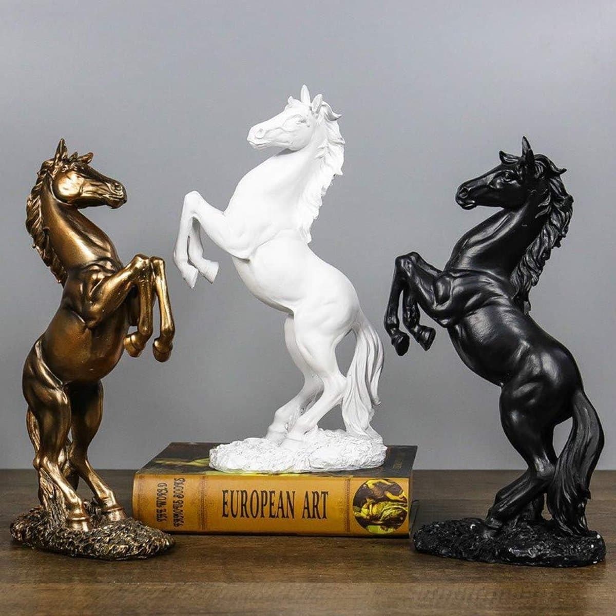 Staand paard standbeeld - Hars staande vechtpaard sculptuur voor Home Decor - Dier Ornament Beeldhouwwerk (Wit)