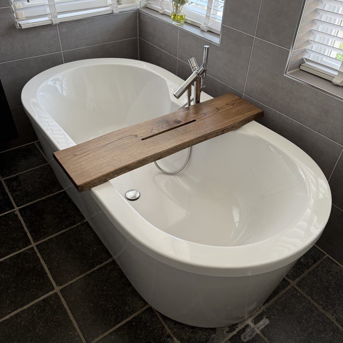 Maison DAM - Badplank eikenhout boomstam Black Brown - 100x28x3cm - Met Tablet uitsparing - Rubio Monocoat