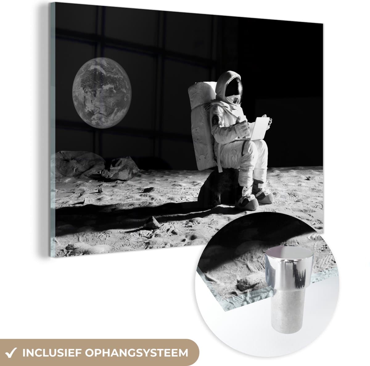 ® Glasschilderij 30x20 cm - Schilderij acrylglas - Astronaut - Maan - Laptop - Foto op glas - Muurdecoratie woonkamer - Wanddecoratie slaapkamer - Schilderijen