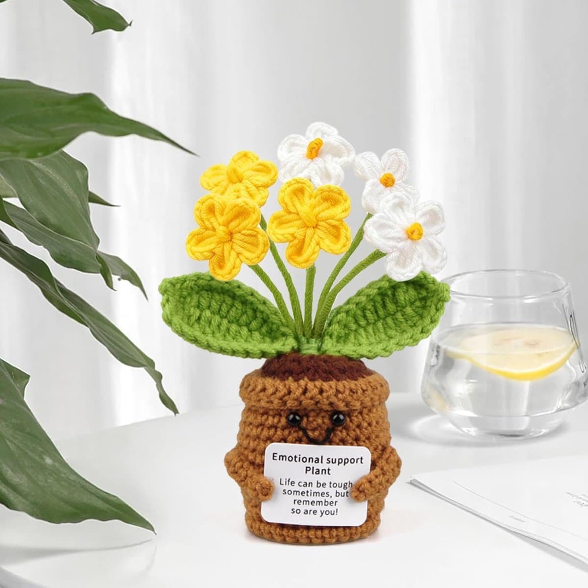 Bedankje cadeau geluksbrenger gehaakte gele bloem voor vrouwen vrienden collega's afscheid pensioen papa mama oma opa pocket knuffel bloem positieve aardappel