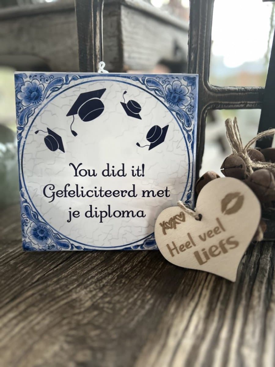 Creaties van Hier - Tegeltje Geslaagd you did it met houten hartje - 15 cm – Keramiek