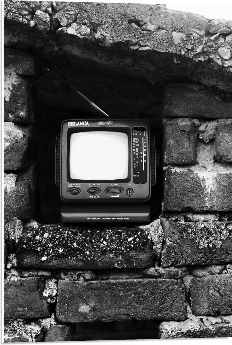 PVC Schuimplaat- Ouderwetse Televisie in de Muur (Zwart-wit) - 50x75 cm Foto op PVC Schuimplaat