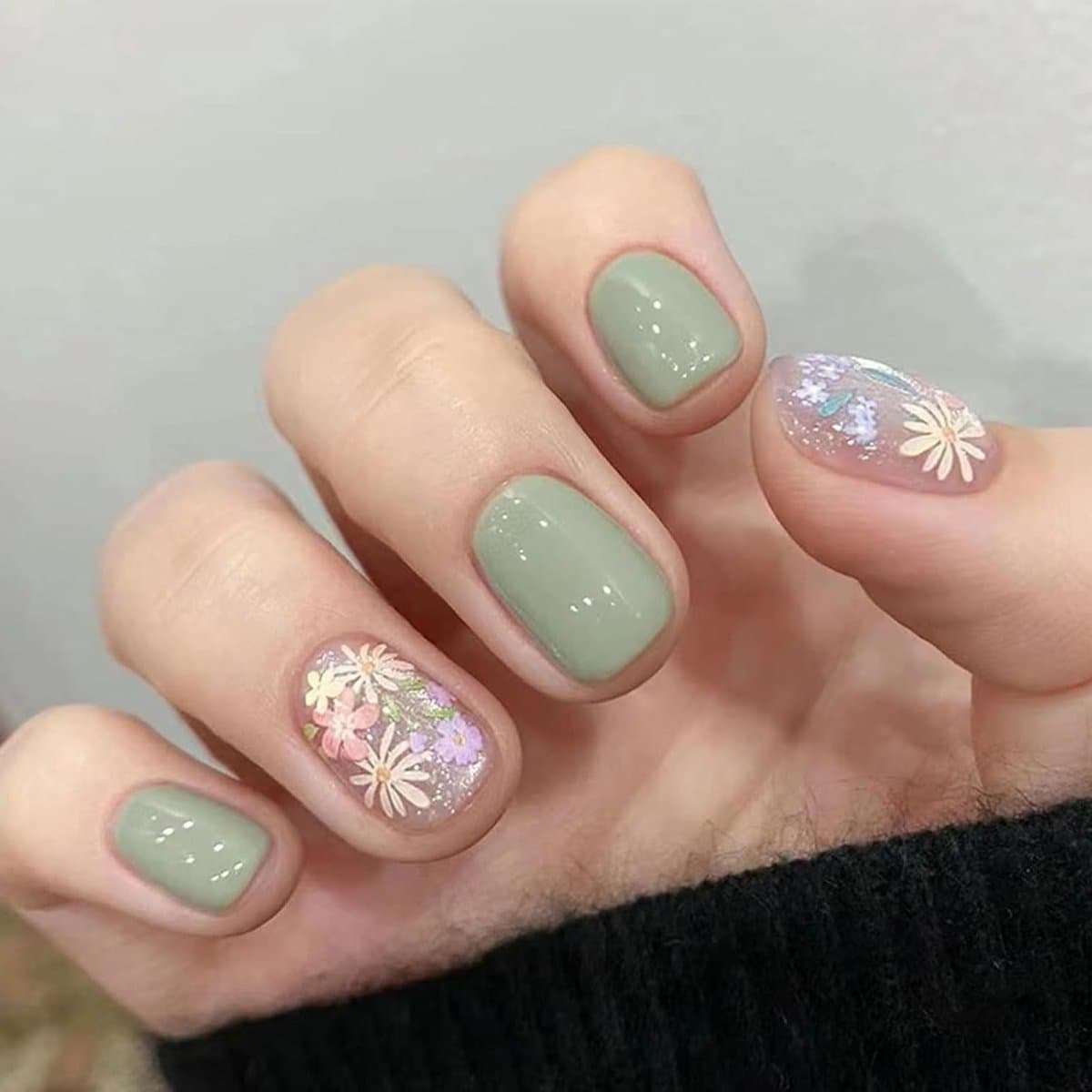 24pcs Pastoral Flower Nail Art Tablets - Pressed Nails - Short French Fake Nails - Lichtgroene Nagels - Kleurrijk Bloemenpatroon - Vrouwen Nagels