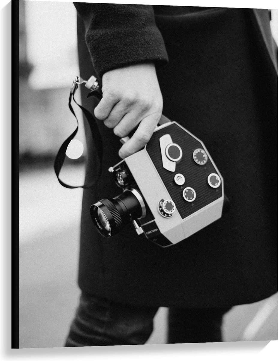 Canvas - Camera in Hand Fotograaf (zwart/wit) - 75x100cm Foto op Canvas Schilderij (Wanddecoratie op Canvas)