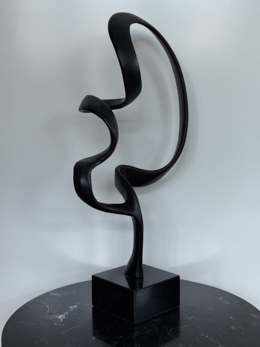 Swirl sculpture LifeStyle